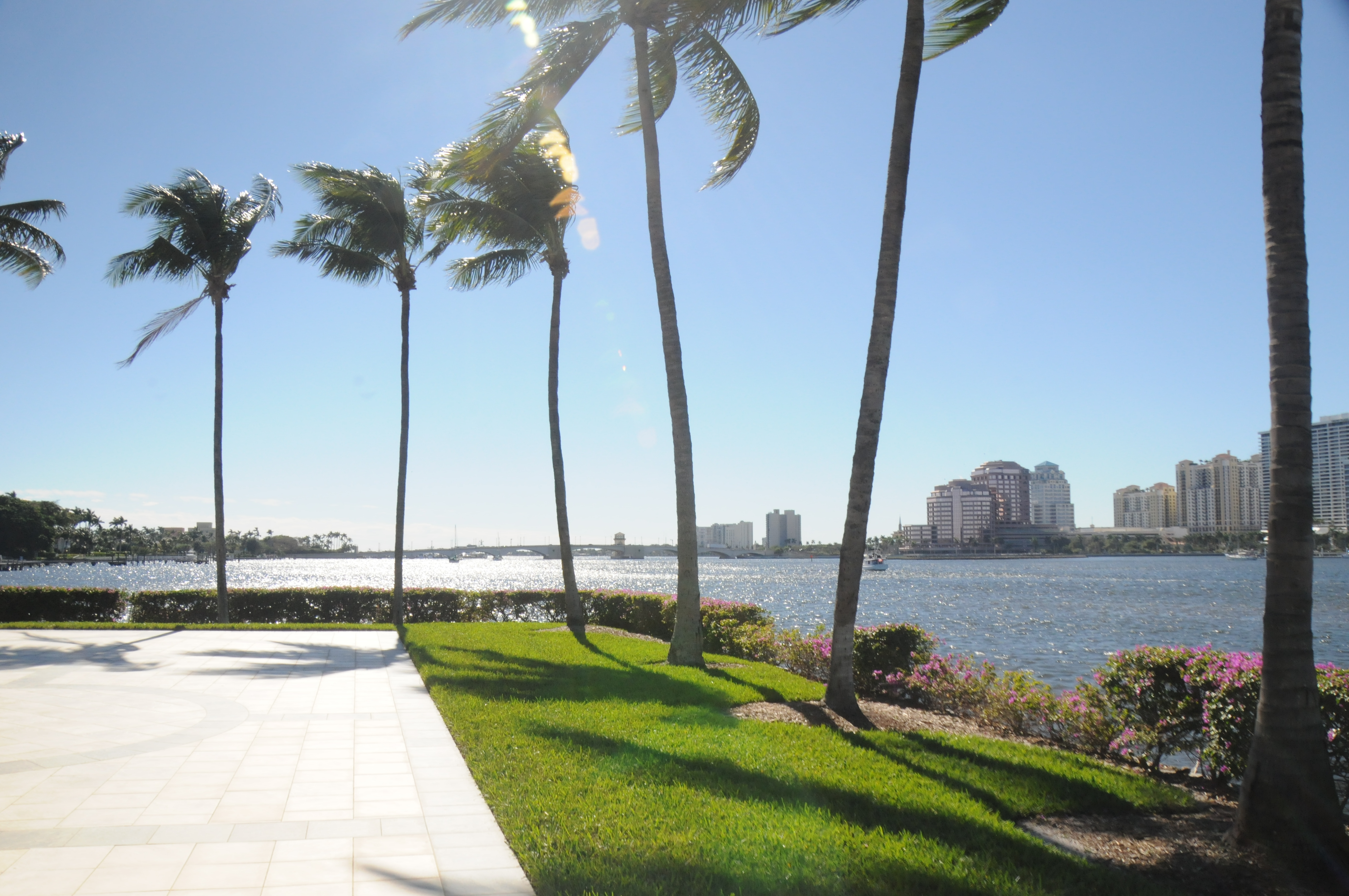 Lake Worth lagoon - part of the Intracoastal Waterway, West Palm Beach, Florida - panoramio (4).jpg